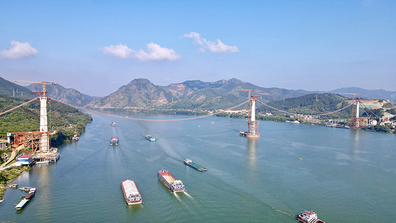 1.蒼容潯江大橋橋區航道繁忙景象.jpg