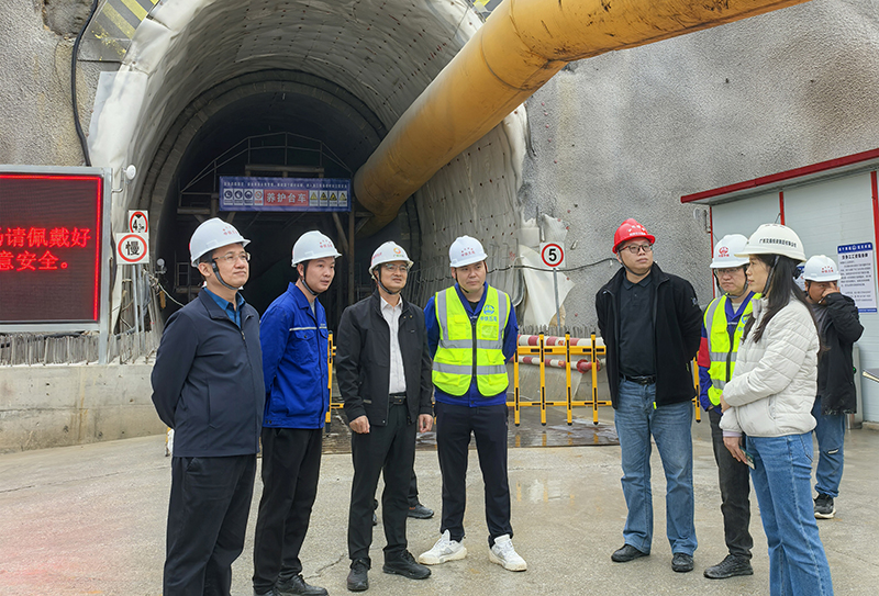 深入樂業隧道施工現場檢查.jpg 深入樂業隧道施工現場檢查.jpg