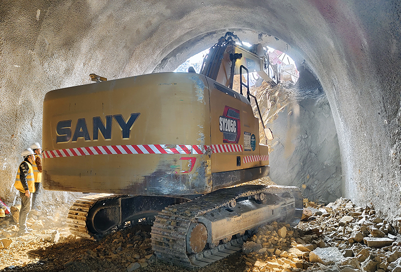 黃百鐵路迎山2號隧道順利貫通。呂松洋 攝.jpg