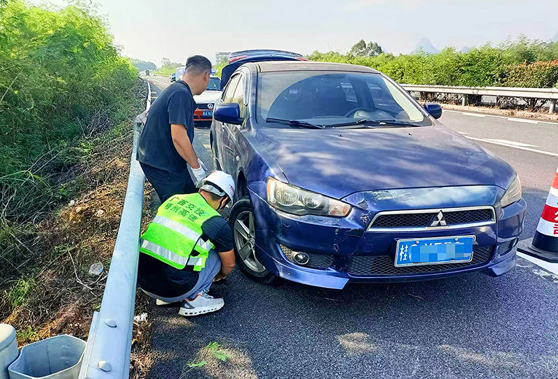 應急值守人員24小時輪番值守 (2).jpg