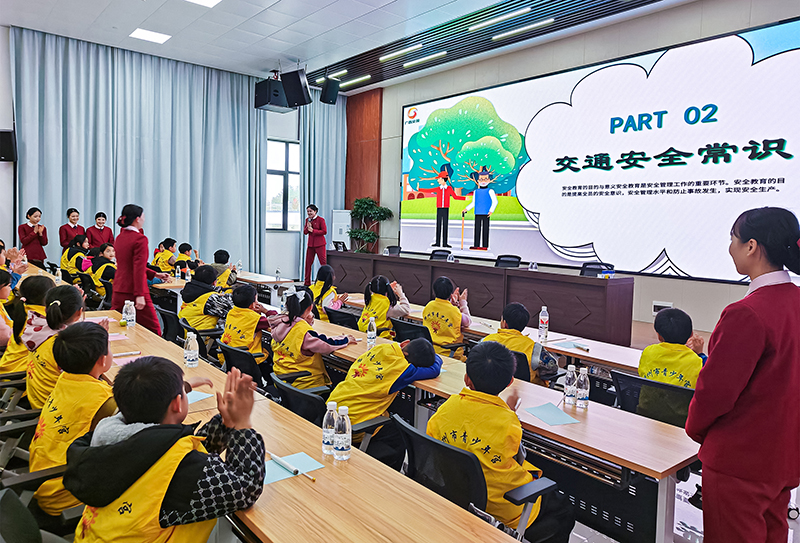 開展交通安全知識宣講.jpg