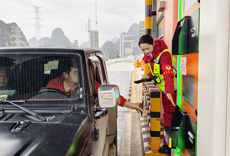 堅守崗位熱心服務保暢通 (8).jpg