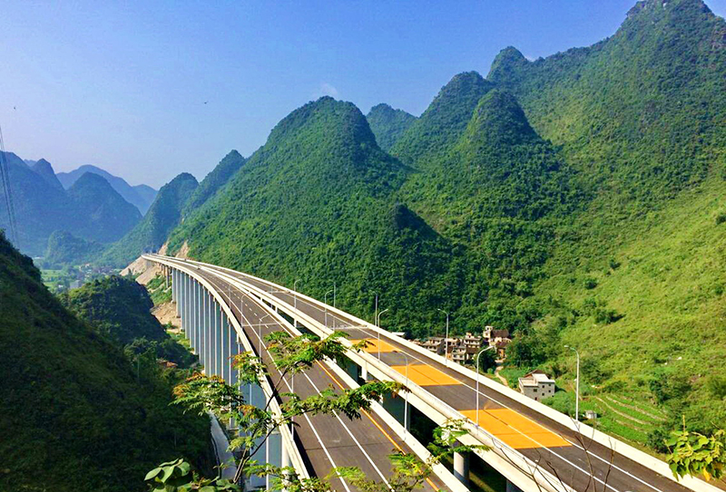 廣西第一個獲國家優質工程金獎工程——廣西交通投資集團河池至都安高速公路 (3).jpg