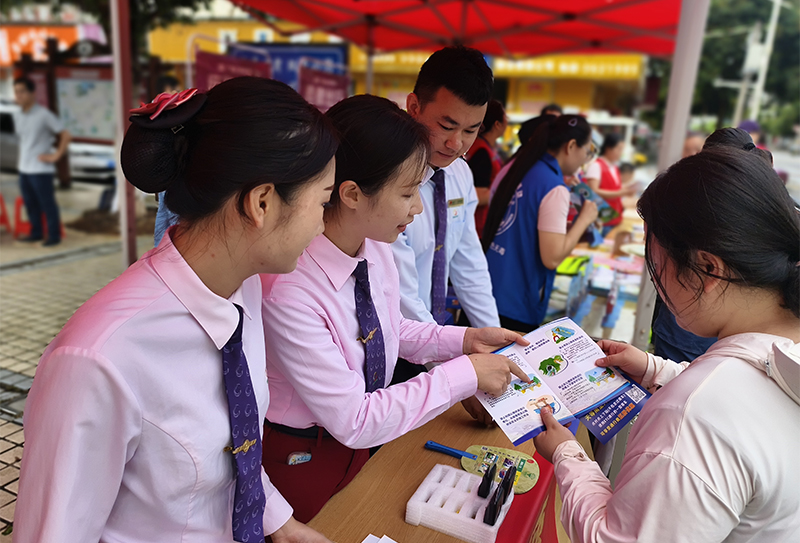 參加“安全生產月”宣傳咨詢日活動 (2).jpg