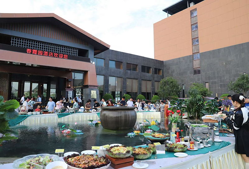 酒店公司-春霞園酒店以其獨特的魅力，為賓客們帶來了一場難忘的美食之旅.jpg