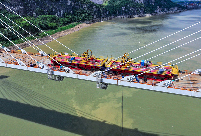 柳梧鐵路盤龍柳江特大橋實現高精度合龍（黎文剛攝）.jpg